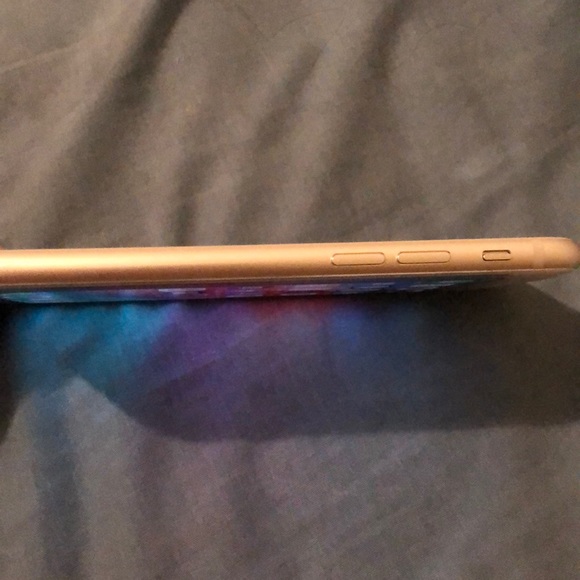 iPhone 8 - Picture 3 of 4